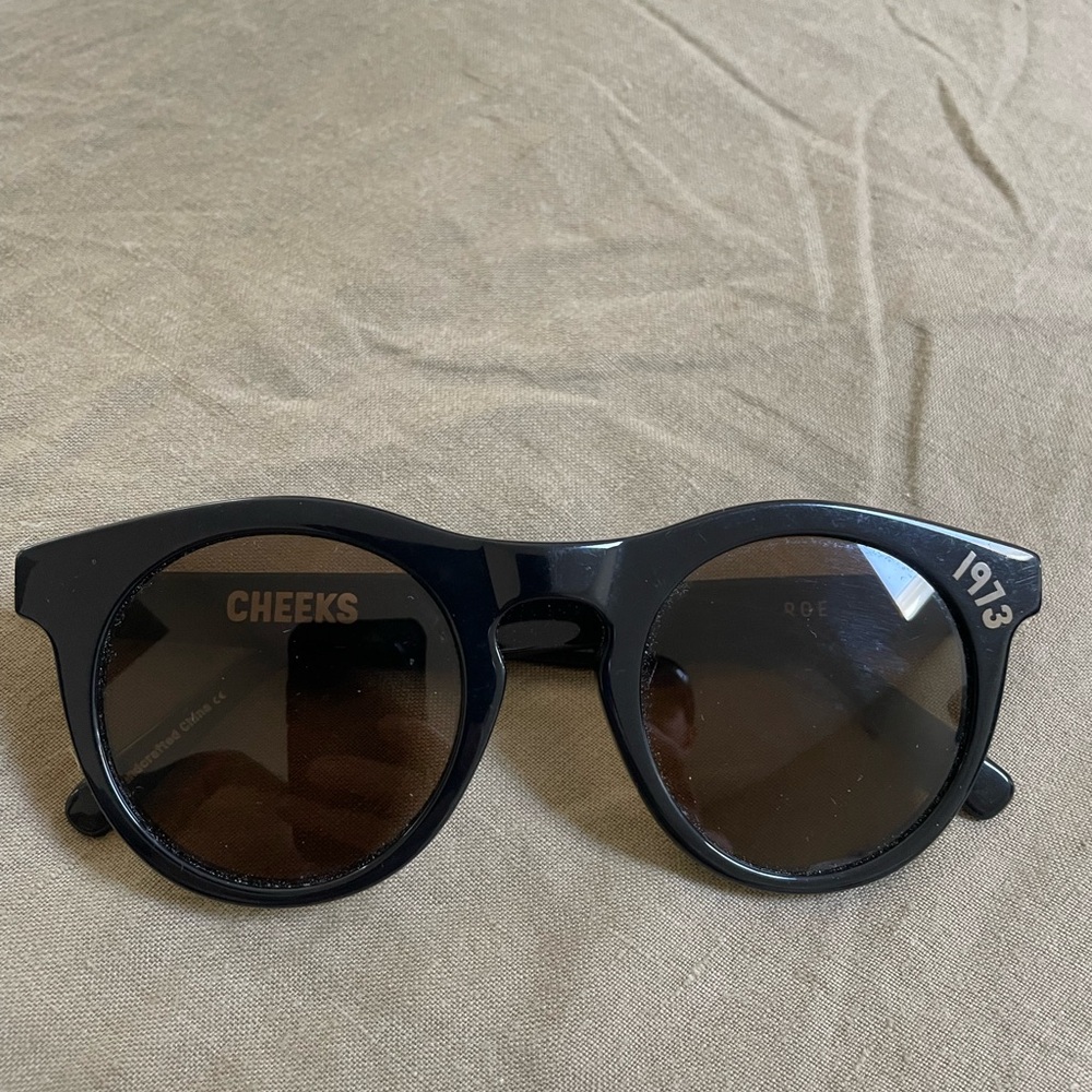 CHEEKS row round sunglasses “1973”